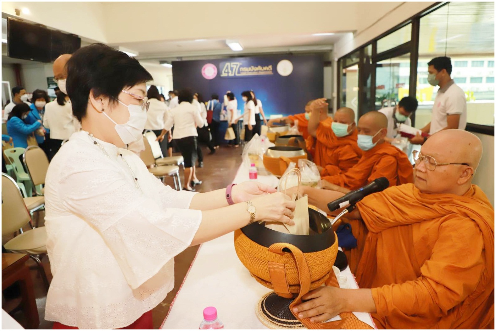 รูป ﻿กิจกรรมทำบุญตักบาตรประจำเดือนตุลาคม 2565